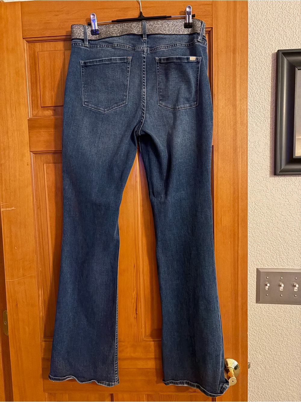 White House Black Market. The Skinny Flare jeans - Picture 5 of 5